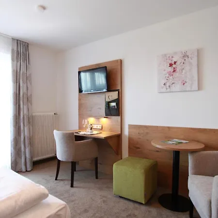 فندق Hotel-restaurant Am Hochfuchs اوغندورف