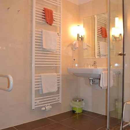 فندق Hotel-restaurant Am Hochfuchs اوغندورف